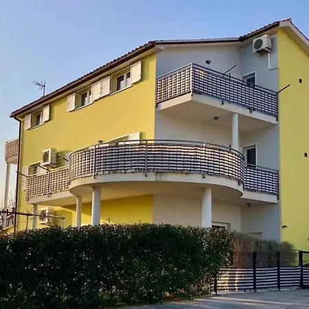Goldfinch Estate Apartment Banjole Exterior photo
