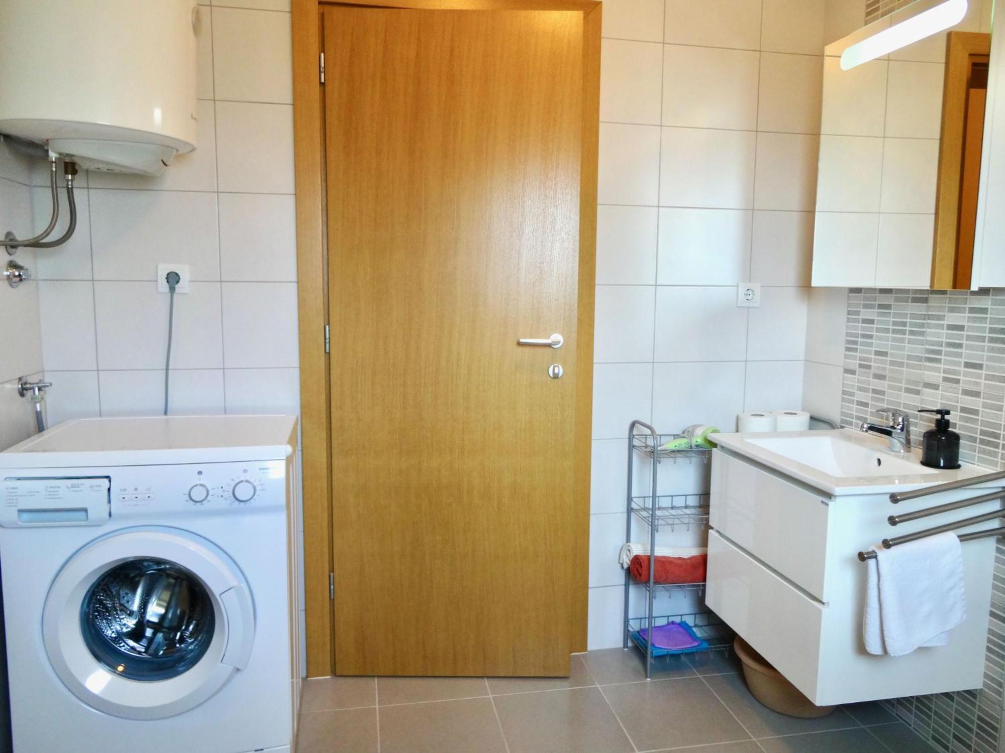 Goldfinch Estate Apartment Banjole