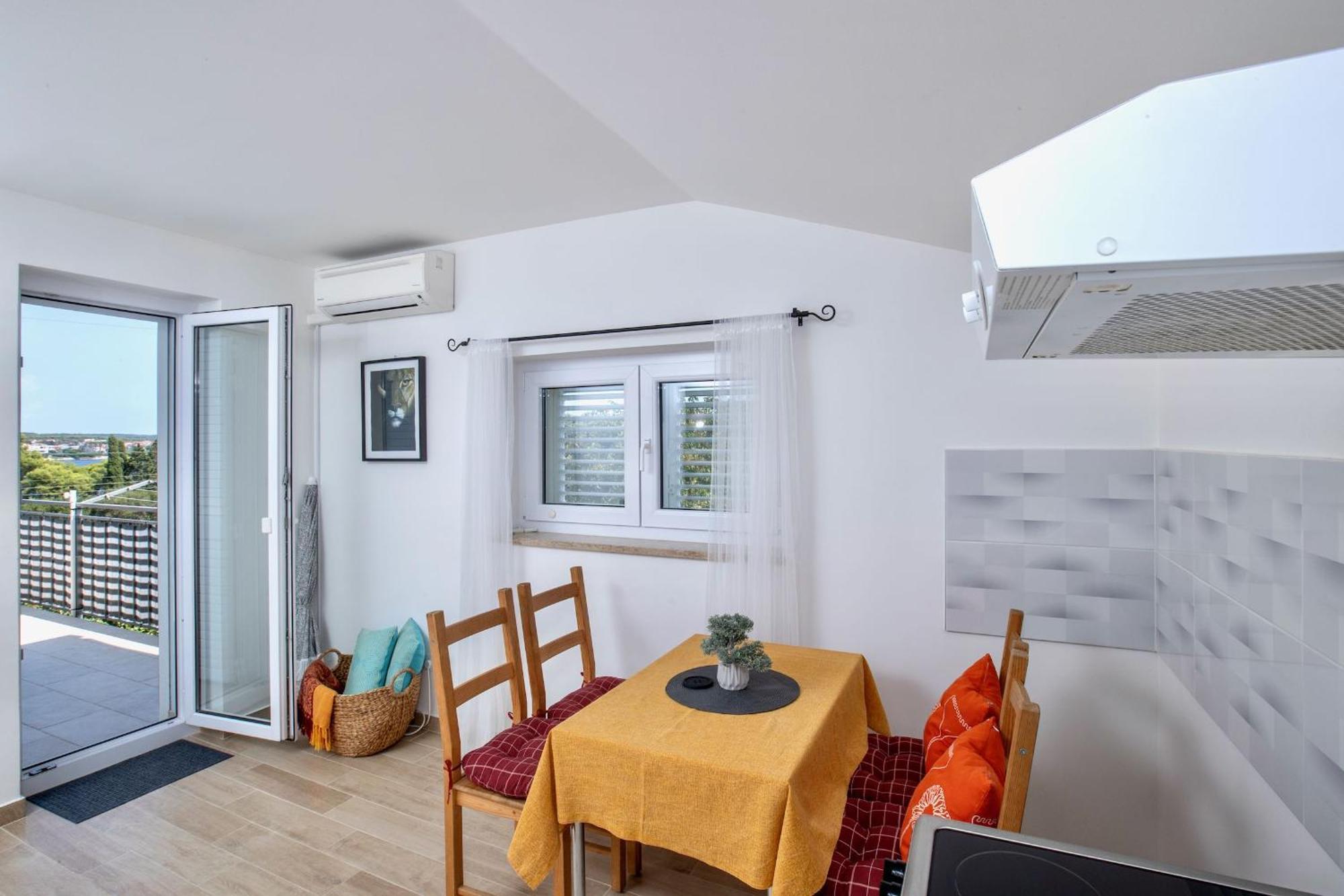 Goldfinch Estate Apartment