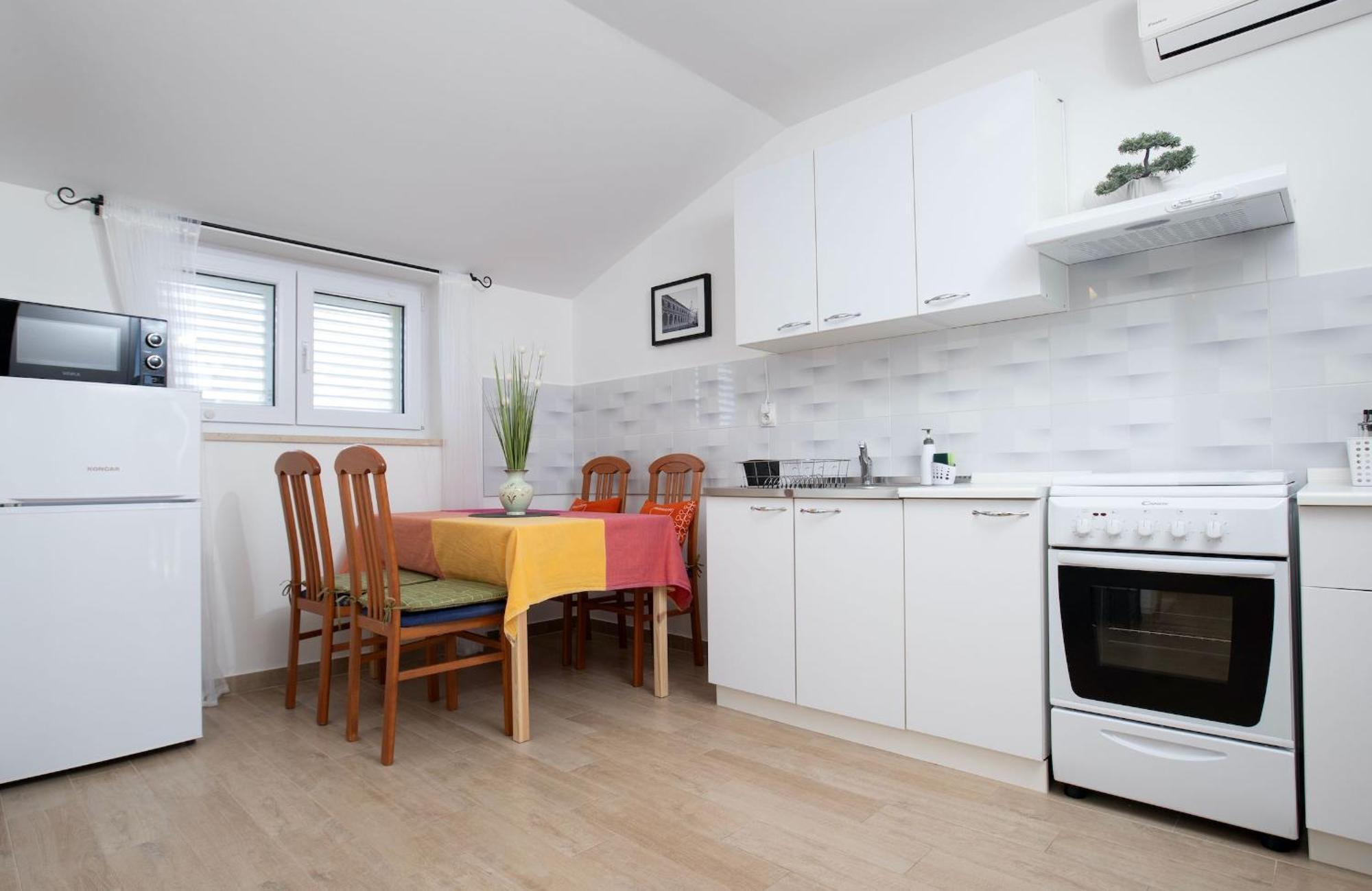 Goldfinch Estate Apartment