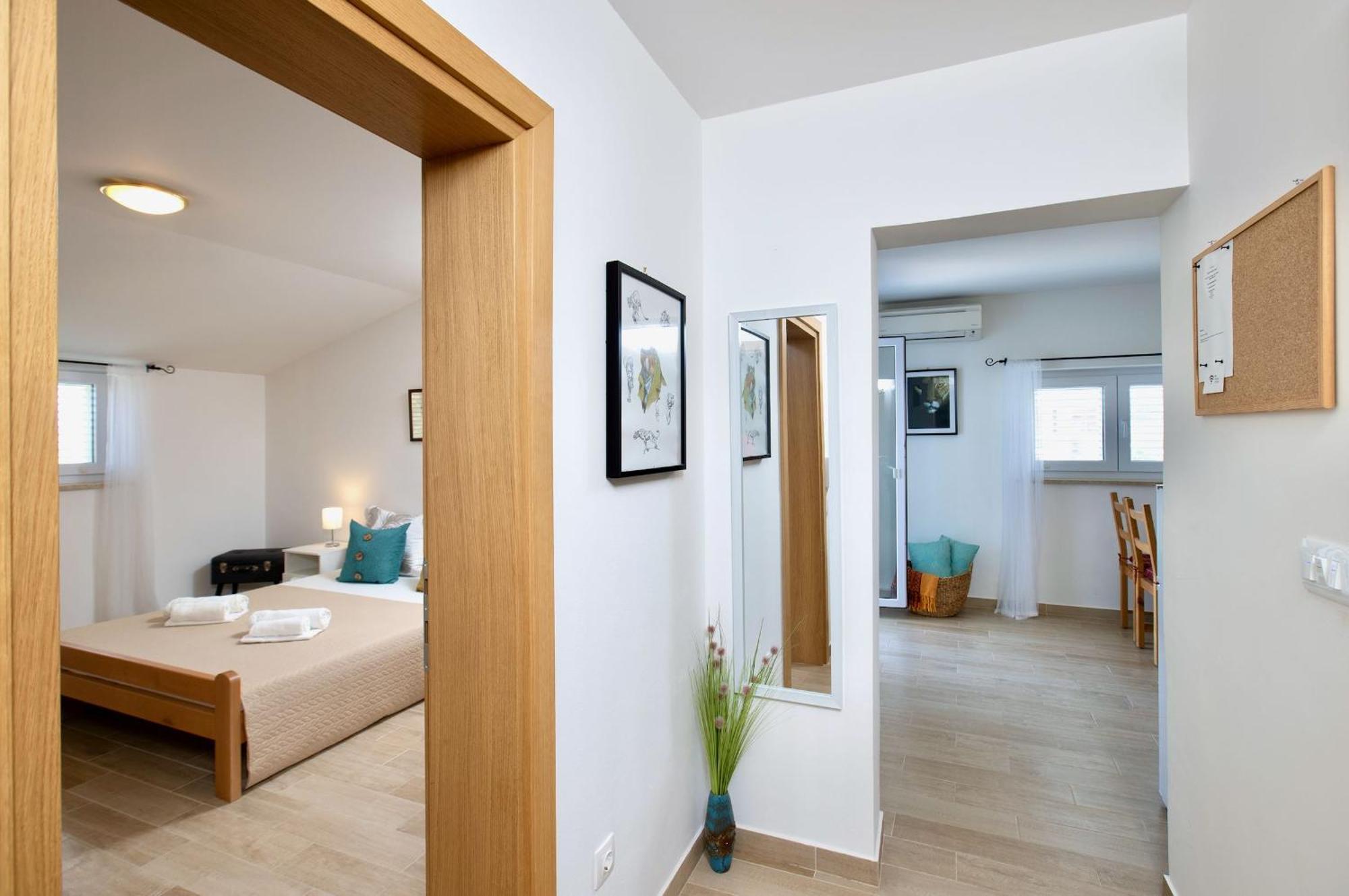 Goldfinch Estate Apartment Banjole