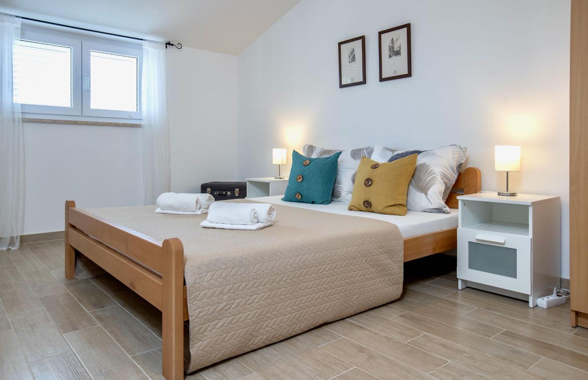 Goldfinch Estate Apartment Banjole
