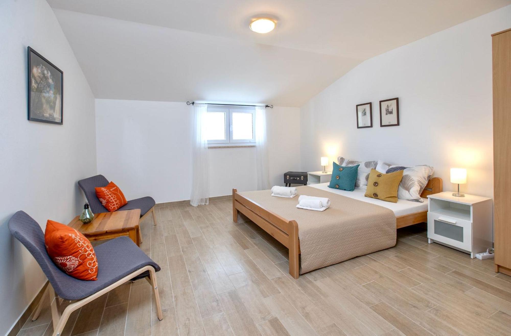 Apartment Goldfinch Estate